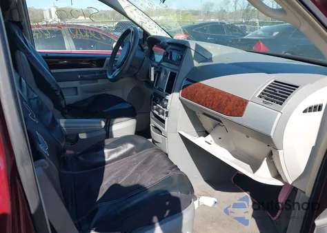 2009 Chrysler Town & Country Touring z USA, uszkodzony, nr VIN 2A8HR54169R665084